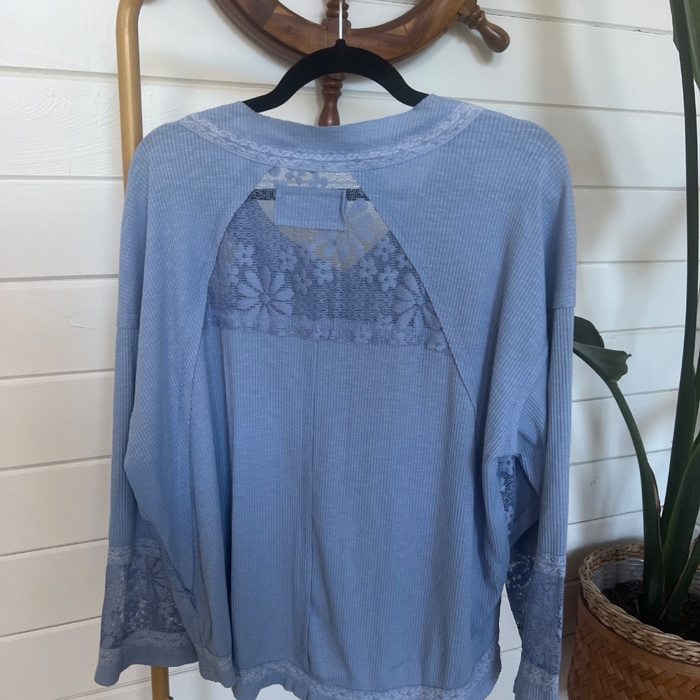 POL Mixed Media Top With Lace Trim - Picture 2 of 3